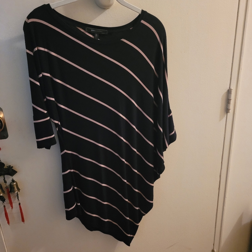 BCBGMaxAzria Black and Pale Pink Diagonal Striped Asymetrical Tunic